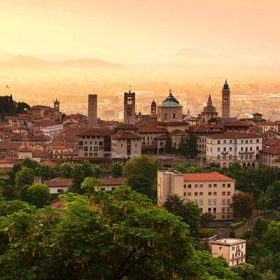 Sunrise_at_Bergamo_old_town,_Lombardy,_Italy - Copia